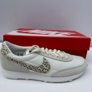 NWT NIKE Women’s Daybreak SE LEOPARD